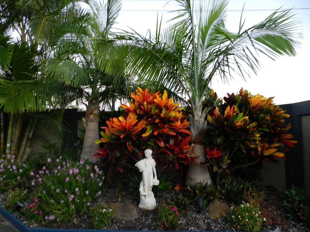 Golden Palms Motor Inn Bundaberg Zewnętrze zdjęcie